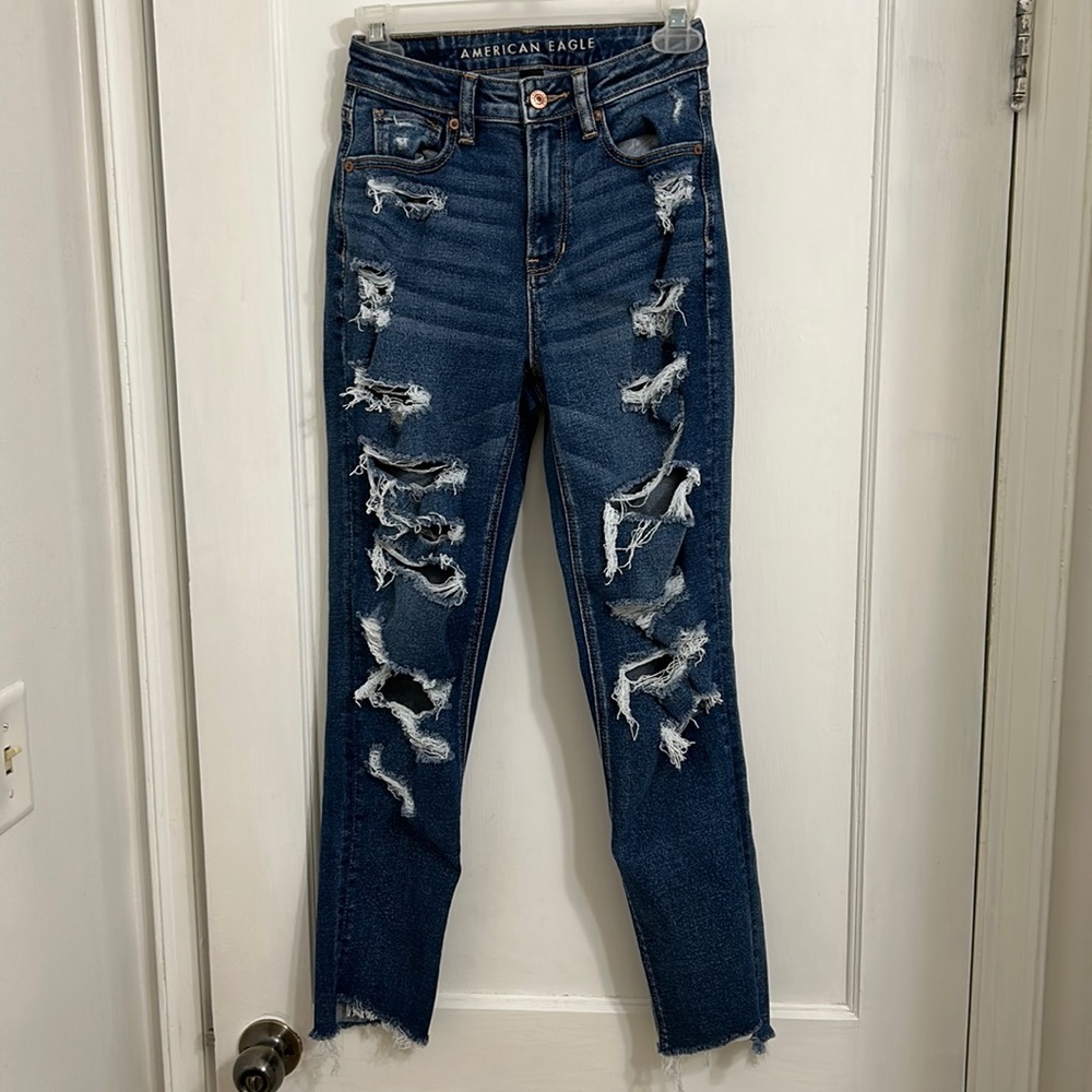 ✨American Eagle Distressed Mom Jeans Size 0